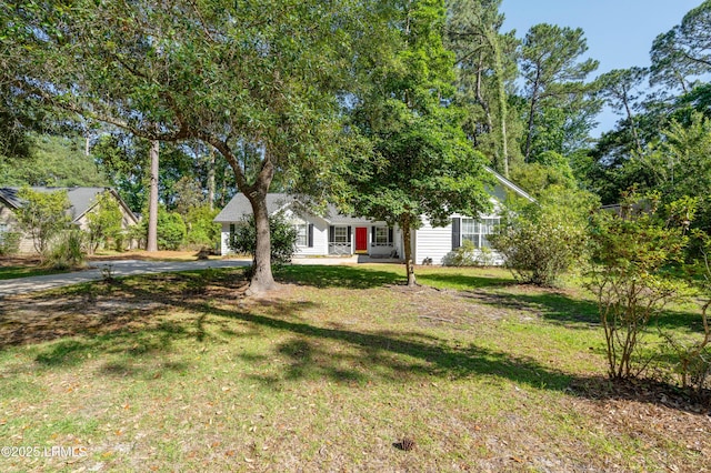 4 Moultrie Ct, Beaufort, SC 29907 - view of grassy yard featuring driveway