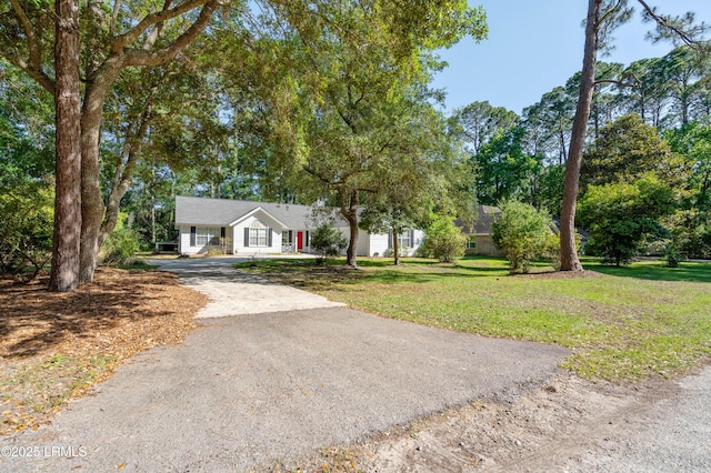 4 Moultrie Ct, Beaufort, SC 29907 - ranch-style home with driveway and a front yard