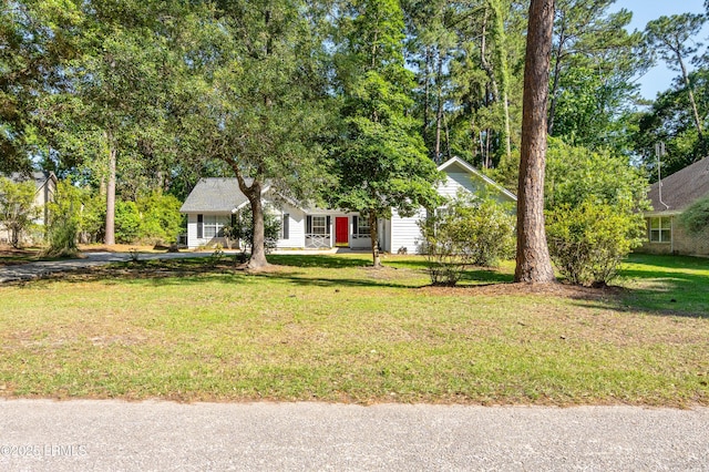 4 Moultrie Ct, Beaufort, SC 29907 - obstructed view of property featuring a front lawn