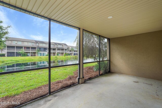 269 Ceasar Pl, Hilton Head Island, SC 29926 - unfurnished sunroom featuring a water view