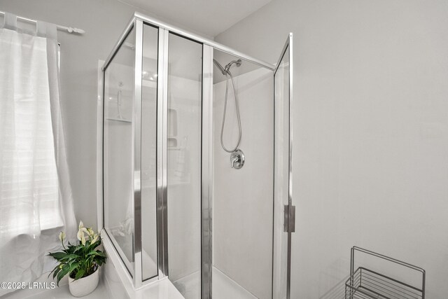 106 Winyah Way, Beaufort, SC 29906 - full bathroom featuring a stall shower