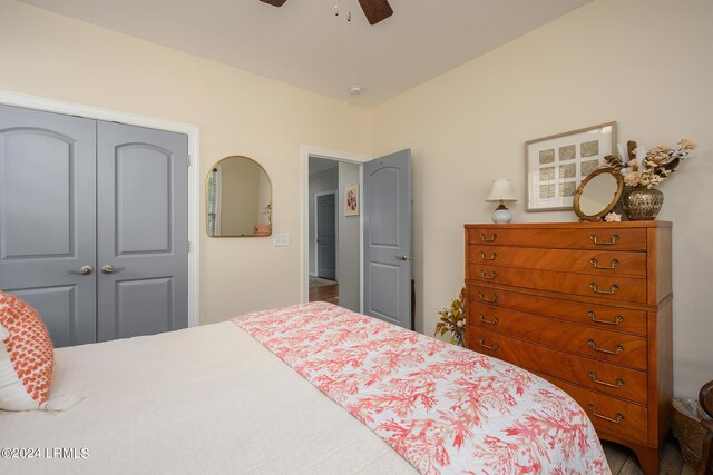 bedroom featuring ceiling fan and a closet