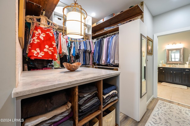 walk in closet featuring sink and light hardwood / wood-style floors