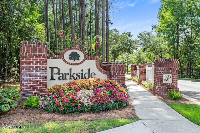 view of community / neighborhood sign