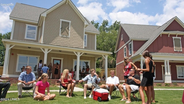 view of property's community featuring a yard