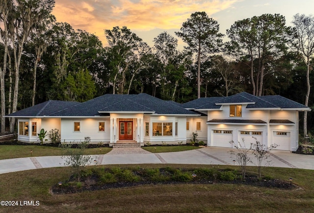 view of front facade featuring a garage and a yard