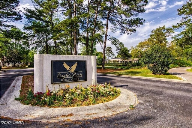 view of community / neighborhood sign