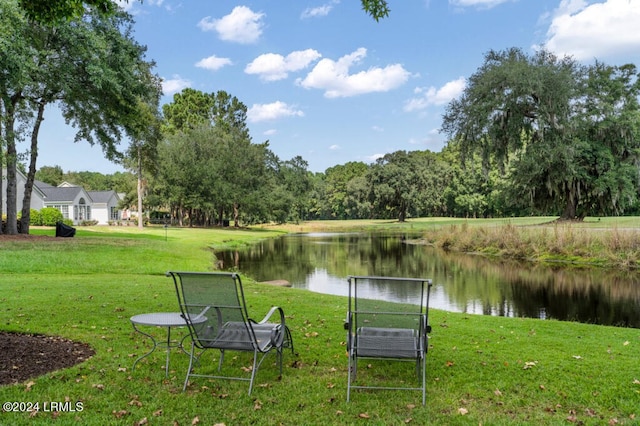 view of yard featuring a water view