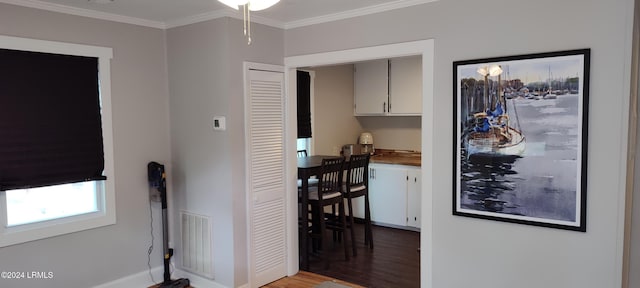 607 Waight St, Beaufort, SC 29902 - hall with ornamental molding and wood-type flooring