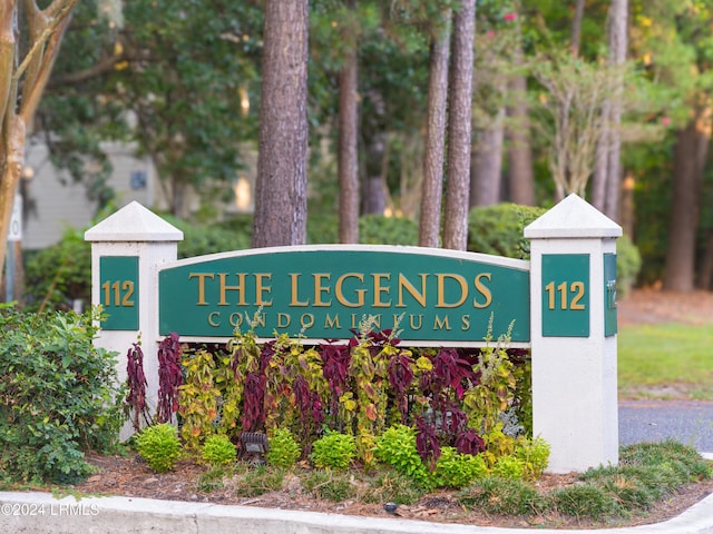 view of community / neighborhood sign