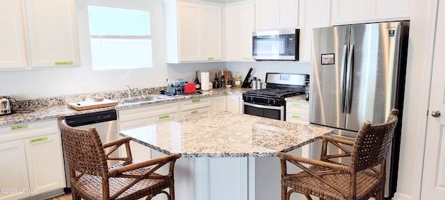 12 Pacolet Ln, Beaufort, SC 29906 - kitchen featuring appliances with stainless steel finishes, a kitchen bar, white cabinetry, and a sink