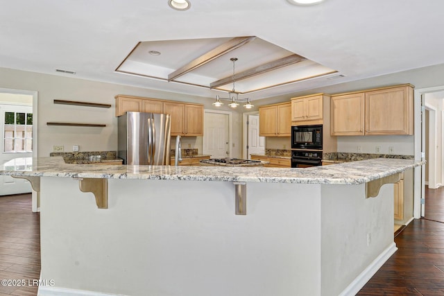 13 Annabella Ln, Hilton Head Island, SC 29926 - kitchen featuring black appliances, light brown cabinetry, a kitchen breakfast bar, dark wood-style floors, and baseboards