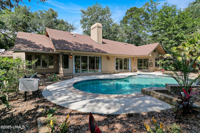 13 Annabella Ln, Hilton Head Island, SC 29926 - outdoor pool with a patio area and an in-ground hot tub