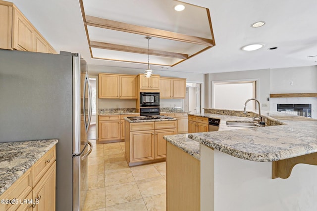 13 Annabella Ln, Hilton Head Island, SC 29926 - kitchen with black appliances, a sink, light brown cabinetry, a large island, and recessed lighting