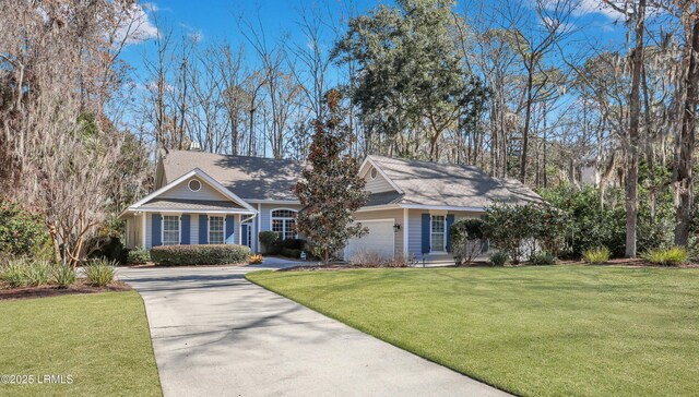 view of front facade featuring a garage and a front lawn