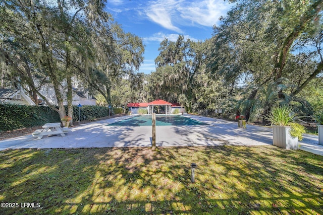 view of pool featuring an outdoor structure and a yard