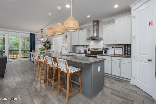 123 Sandcastle Ct, Hilton Head Island, SC 29928 - kitchen with wall chimney exhaust hood, stainless steel electric range oven, a sink, crown molding, and a breakfast bar