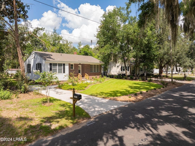 ranch-style home with a front yard