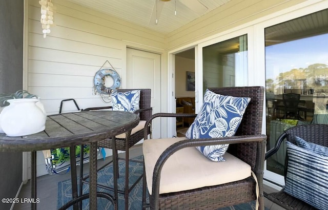 exterior space featuring outdoor dining space and a ceiling fan