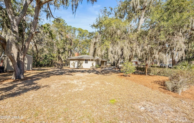 view of yard featuring a shed and an outdoor structure