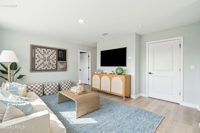 living area featuring recessed lighting, baseboards, visible vents, and wood finished floors