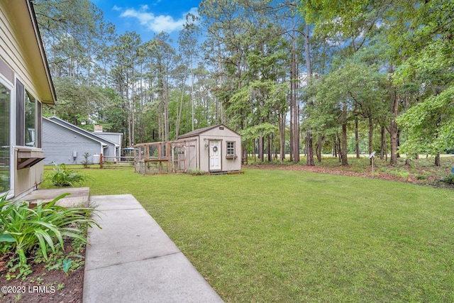 view of yard featuring a storage unit and an outdoor structure