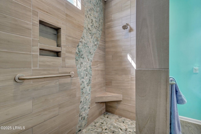 bathroom featuring tiled shower