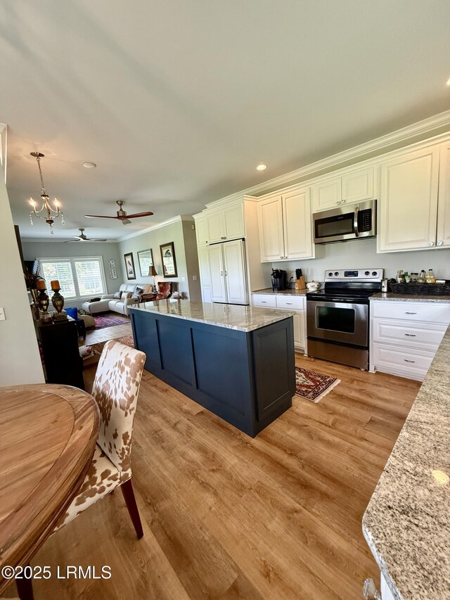 189 Deloss Point Rd, Ridgeland, SC 29936 - kitchen with appliances with stainless steel finishes, open floor plan, light wood finished floors, white cabinets, and recessed lighting