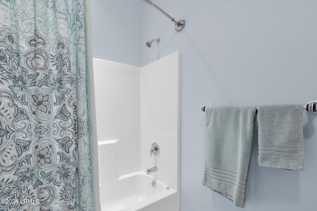 bathroom with shower / washtub combination