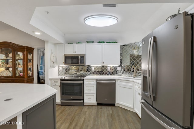 380 Marshland Rd Unit H34, Hilton Head Island, SC 29926 - kitchen with a sink, visible vents, decorative backsplash, light countertops, and appliances with stainless steel finishes