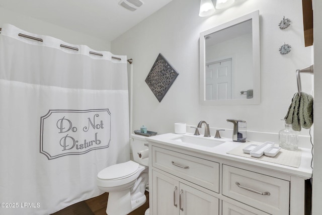 380 Marshland Rd Unit H34, Hilton Head Island, SC 29926 - full bathroom featuring curtained shower, wood finished floors, visible vents, toilet, and vanity
