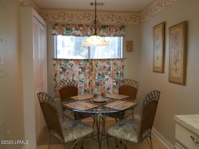 dining area with ornamental molding