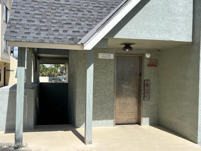 entrance to property featuring elevator