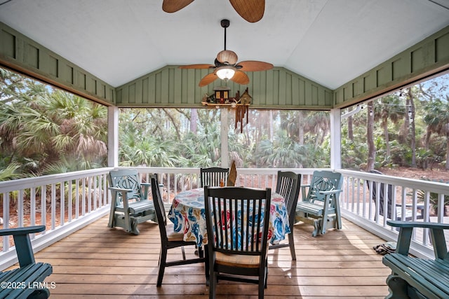 sunroom featuring ceiling fan