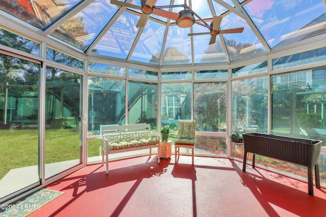 sunroom featuring ceiling fan