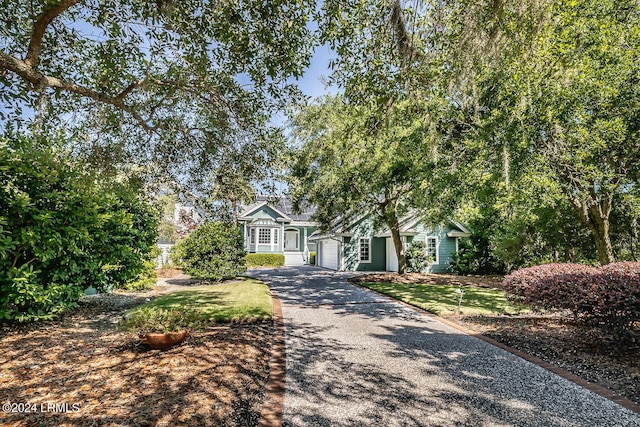 view of front of house with a front lawn