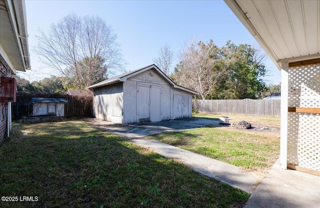 view of yard with a shed