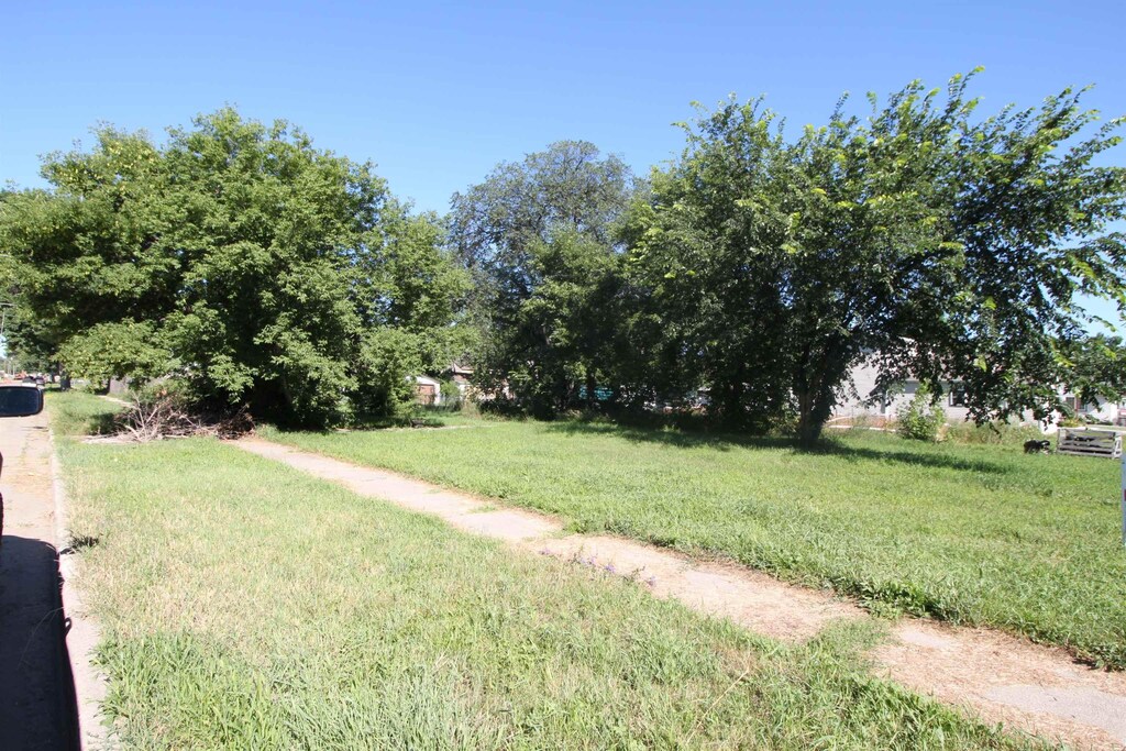 501 11th St, Minot, ND 58703