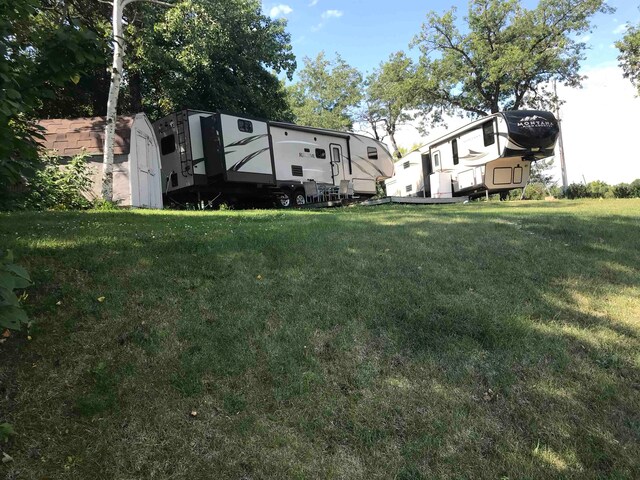 178 Castleman Ln, Lake Metigoshe, ND 58318