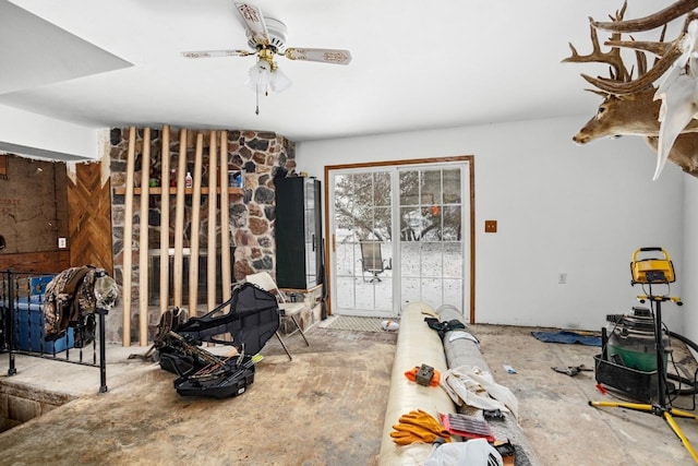 miscellaneous room with ceiling fan