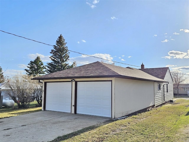 810 2nd Ave, Kenmare, ND 58746 - garage featuring a yard