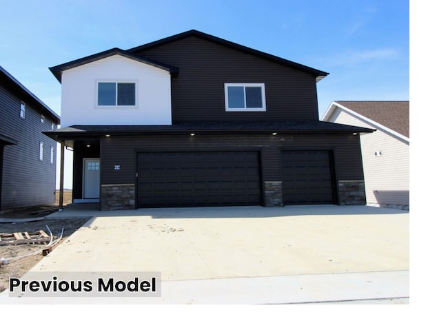 view of front property featuring a garage