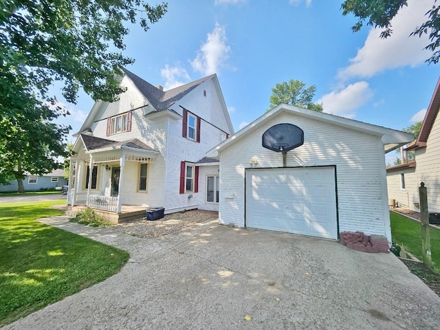 view of front of property featuring covered porch and a front yard