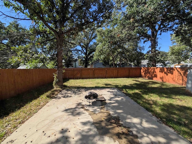 view of yard with a patio and an outdoor fire pit