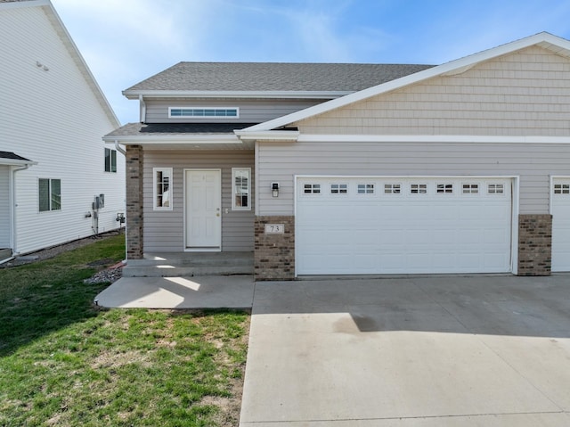 craftsman house featuring a garage and a front lawn