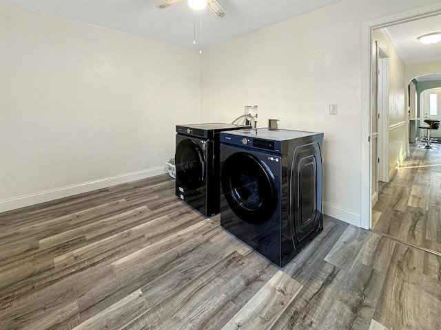 washroom featuring dark wood-type flooring, crown molding, washing machine and clothes dryer, and ceiling fan