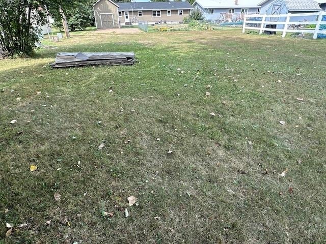 view of yard with a shed