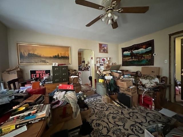 miscellaneous room with ceiling fan