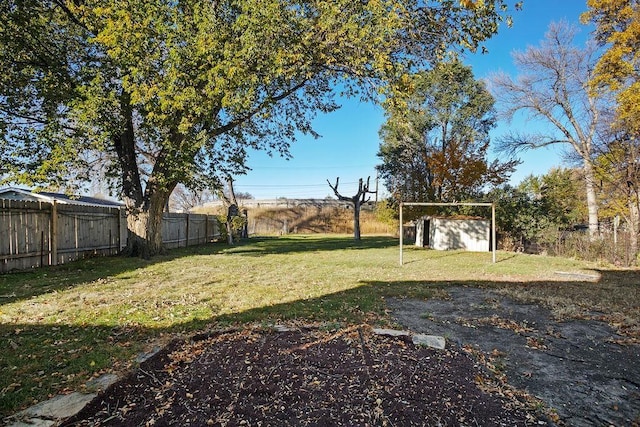 1012 4th St, Minot, ND 58701 - view of yard featuring fence