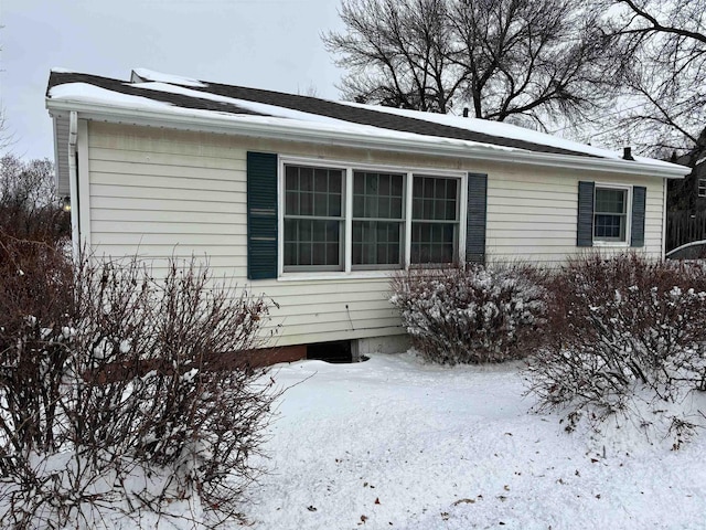 1107 SE 2nd St, Minot, ND 58701 - view of snowy exterior